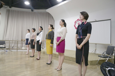 服務(wù)禮儀實(shí)訓(xùn)班今日開班，提升專業(yè)素養(yǎng)正當(dāng)時