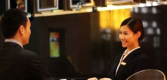 餐飲酒店服務(wù)禮儀180項(xiàng) 全面提升專業(yè)服務(wù)水平